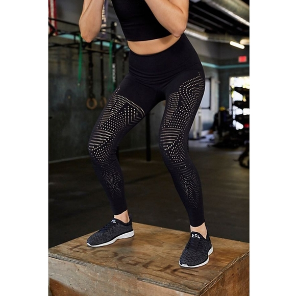 Last 1! FP Movement Ecology Leggings Black - Picture 2 of 14